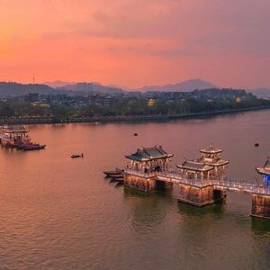 三个人猛躁我一晚上Np
