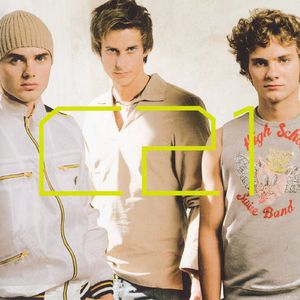 三个人猛躁我一晚上Np
