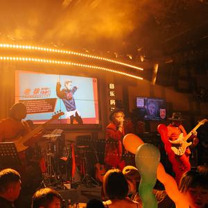 三个人猛躁我一晚上Np
